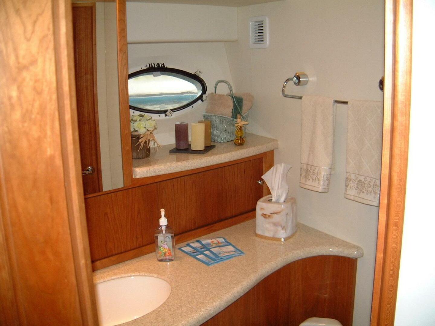 2000 Silverton 42 Convertible - Image 9