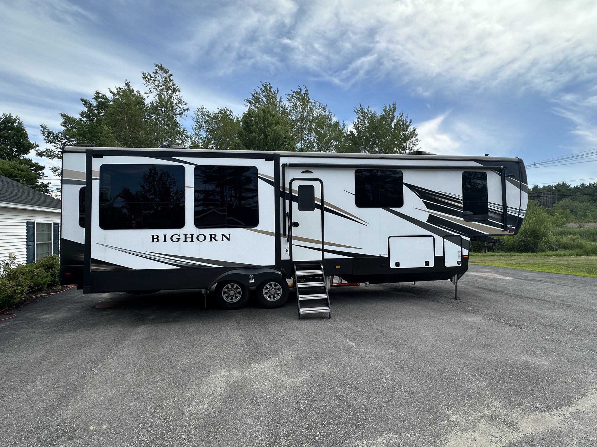 2022 Heartland RV Bighorn 3300DL - Image 1