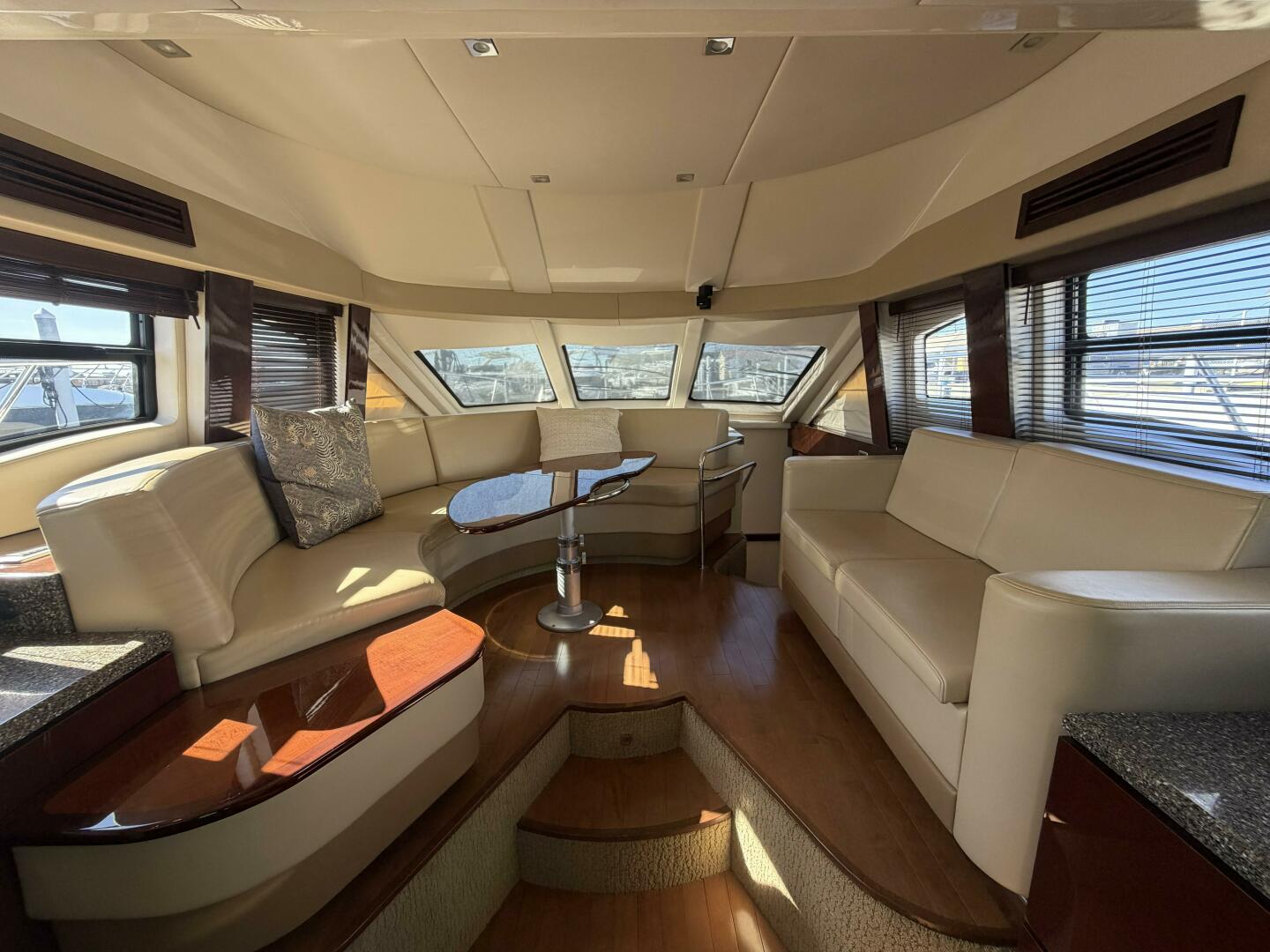 2008 Sea Ray 47 Sedan Bridge - Image 4