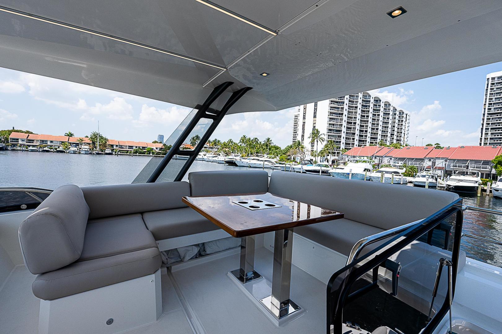 2022 Prestige 520 Fly - Image 12