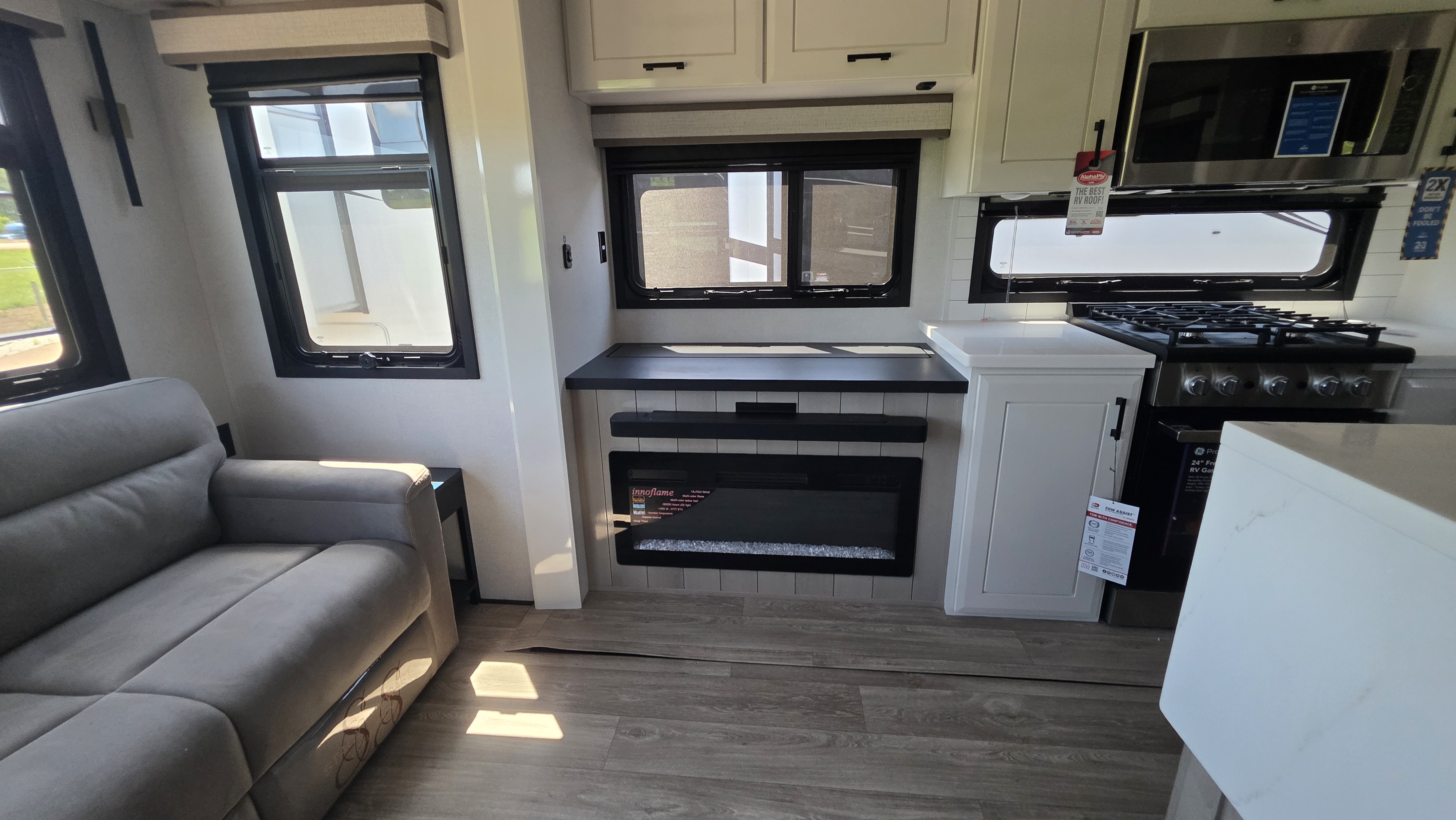 2027 JAYCO PINNACLE 32RLTS - Image 28