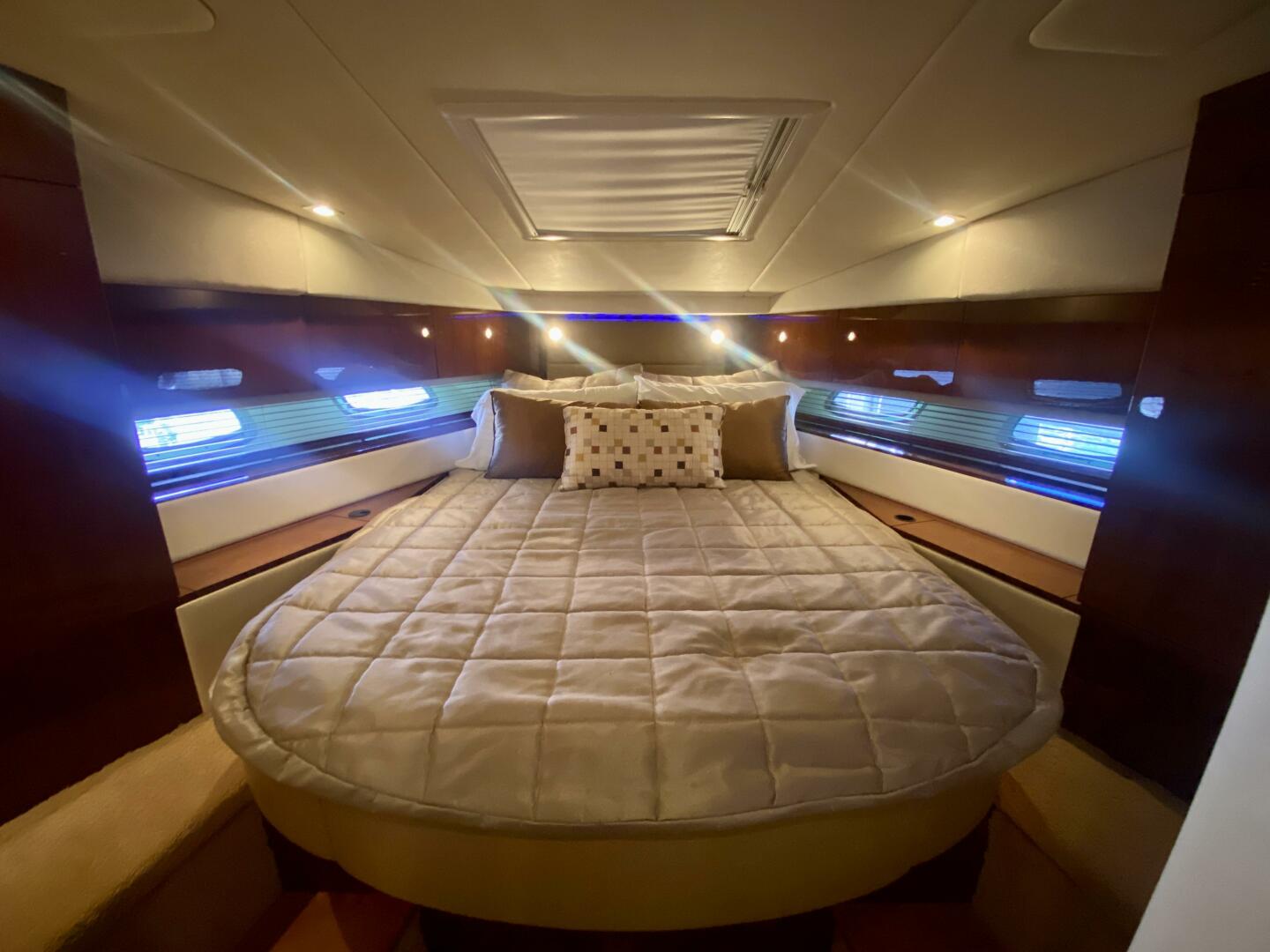 2010 Sea Ray 450 Sundancer - Image 59