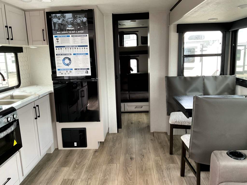 2026 JAYCO Jay Feather 29 QBH - Image 7
