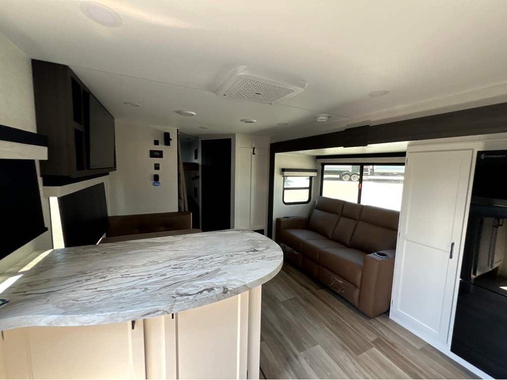 2026 VENTURE RV STRATUS 302VBH - Image 6