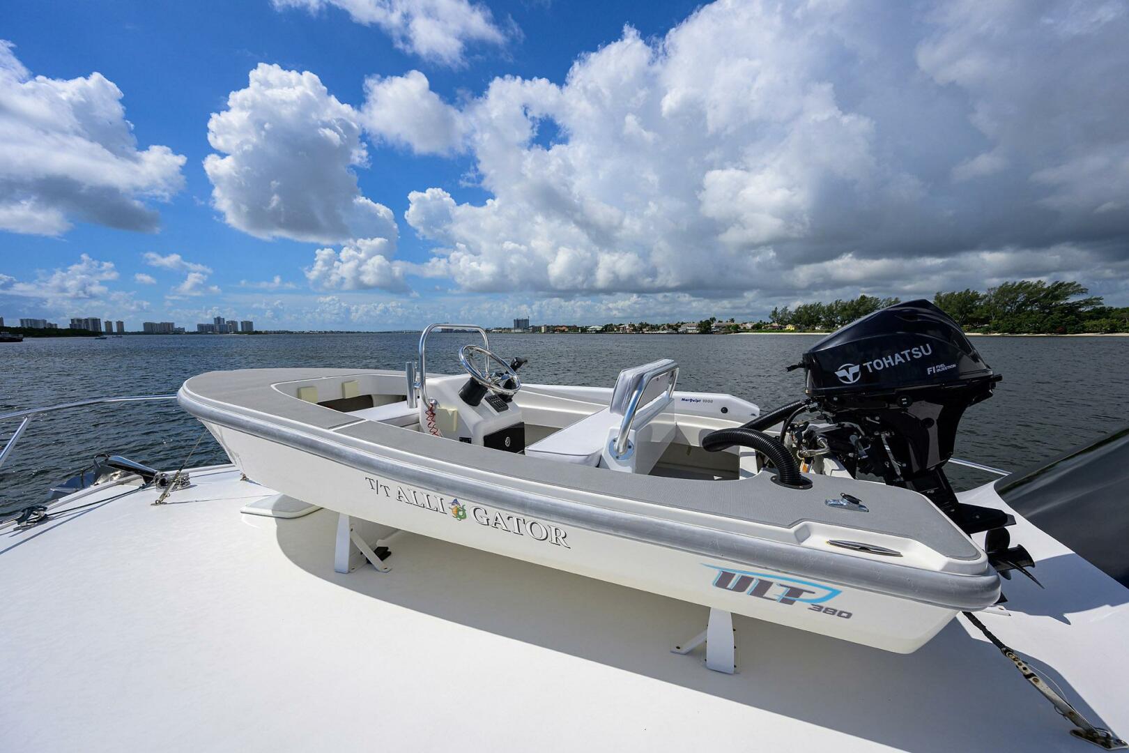 2000 Viking 50 Convertible - Image 32