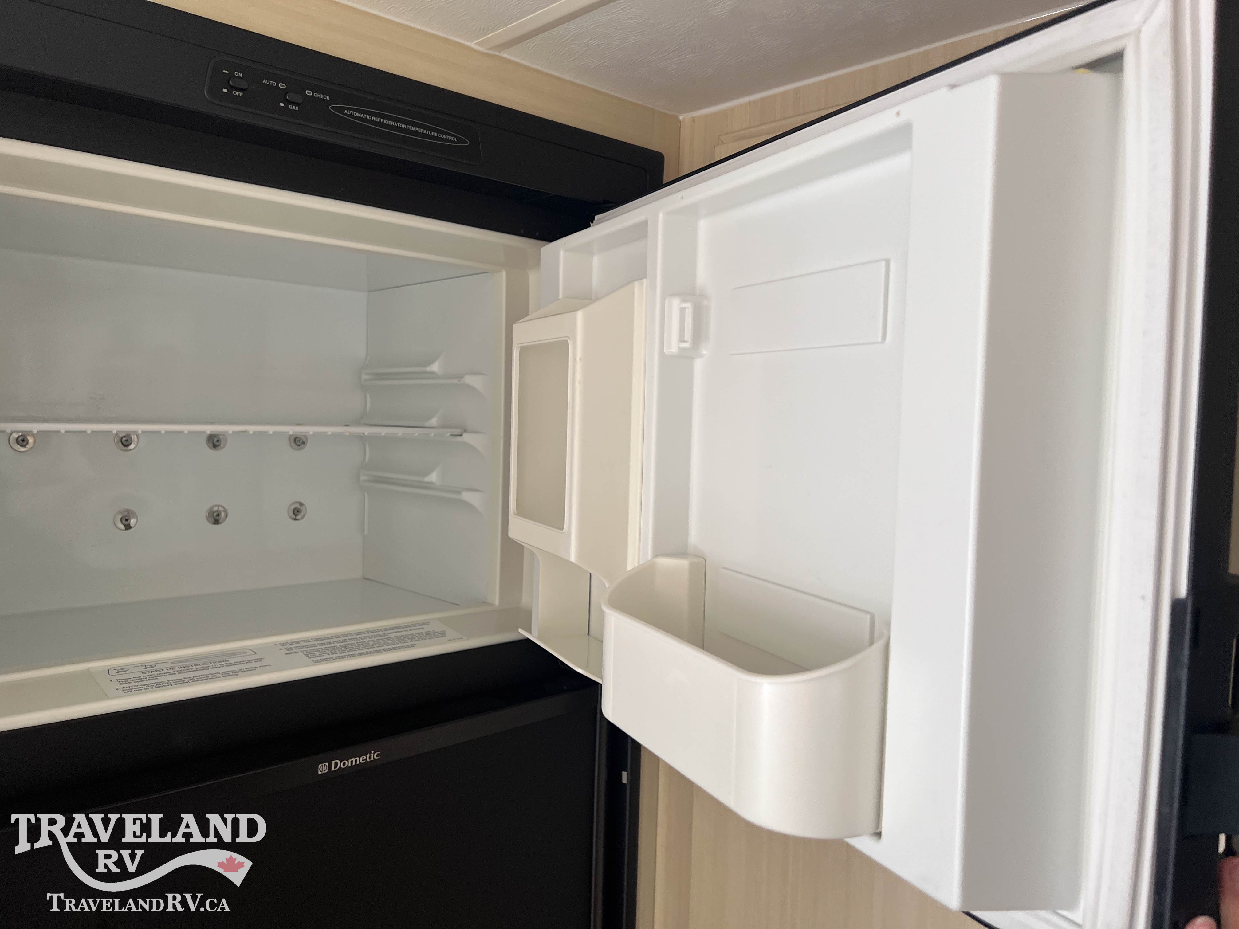 2016 Winnebago Micro Minnie 2106DS - Image 21