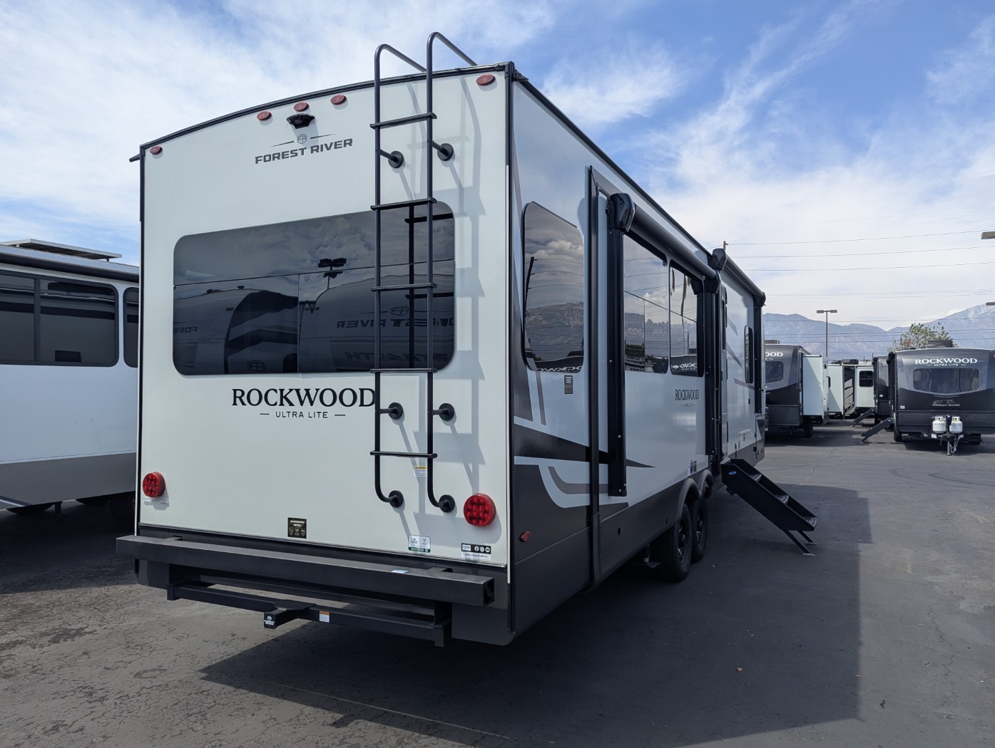 2027 Forest River Rockwood Ultra Lite 2916RL - Image 9