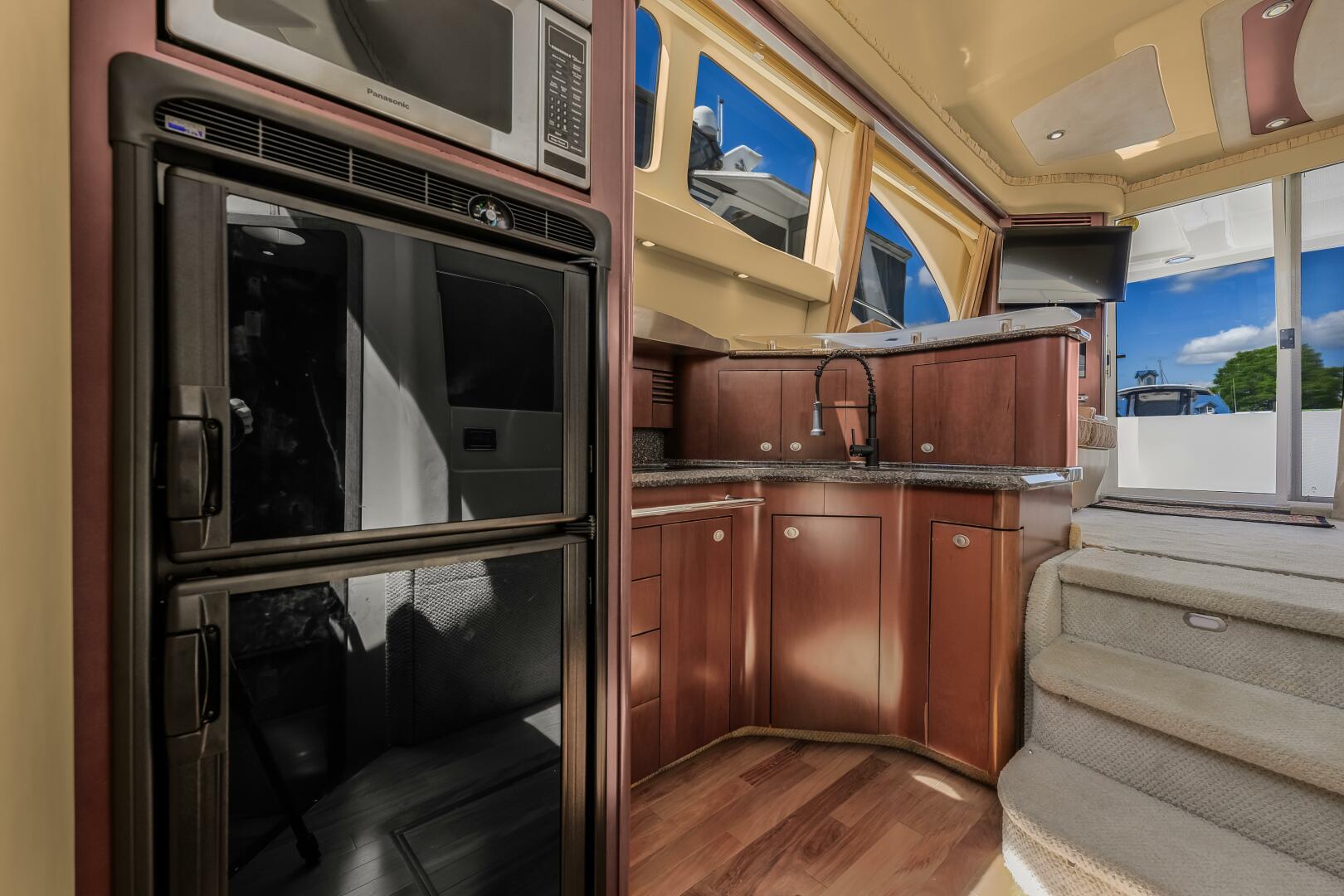 2005 Sea Ray 420 Sedan Bridge - Image 18