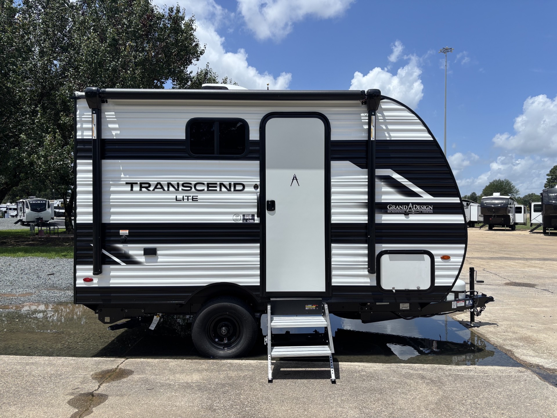 2027 Grand Design TRANSCEND ONE 121RBL - Image 2
