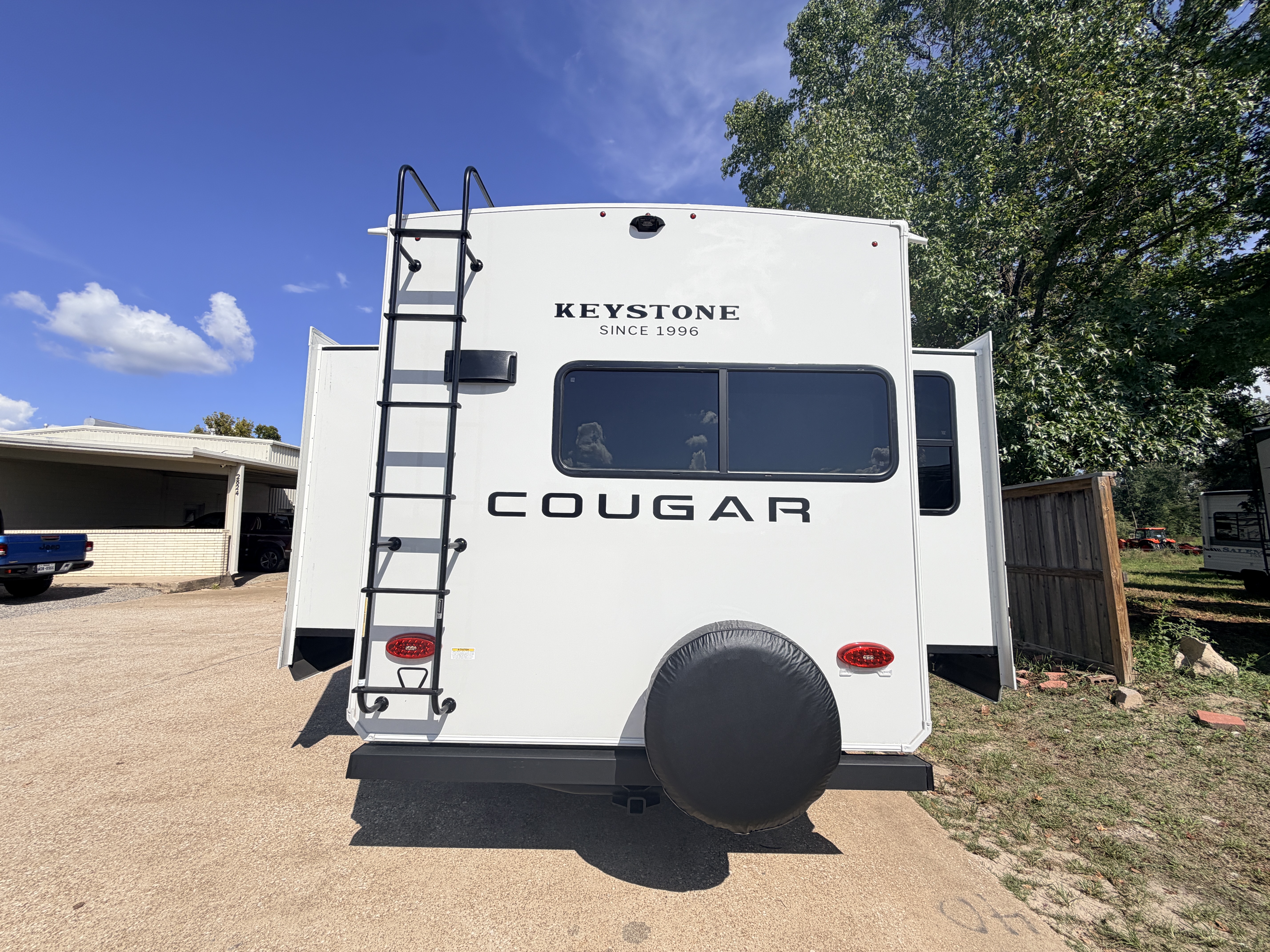 2027 Keystone COUGAR HALF-TON 29RKE - Image 6