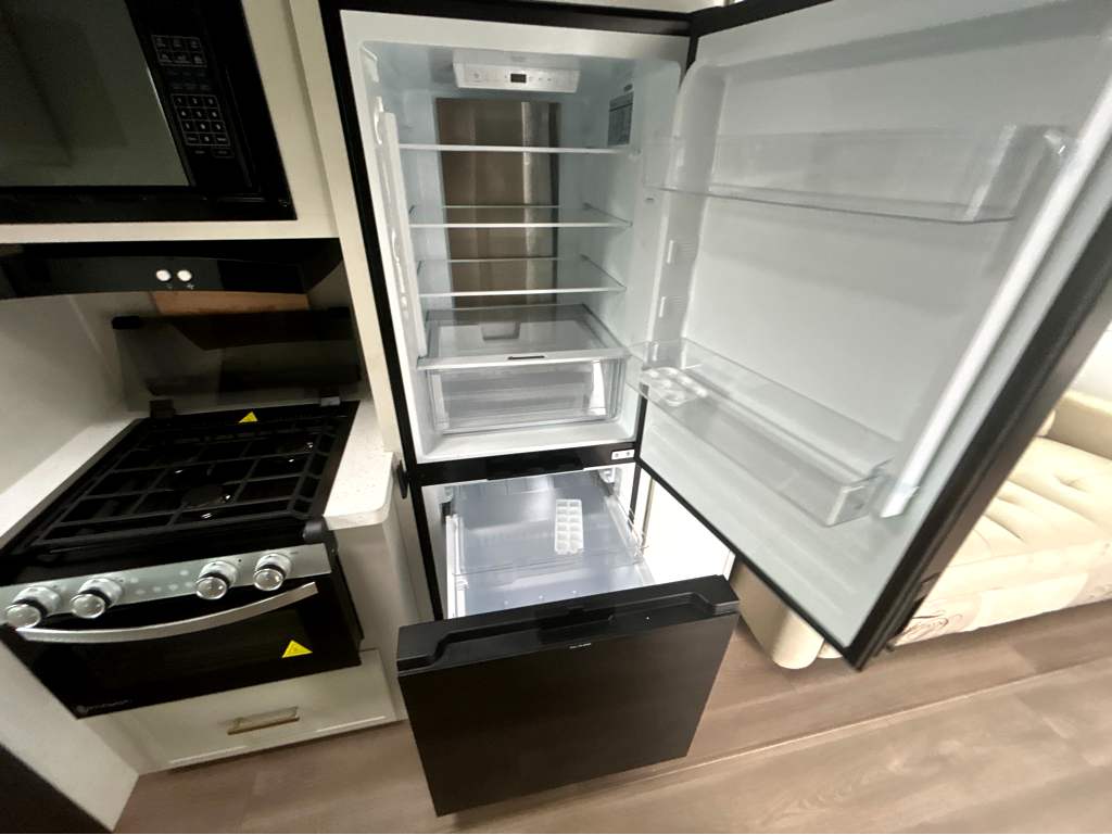 2027 VENTURE RV STRATUS 231VRK - Image 22