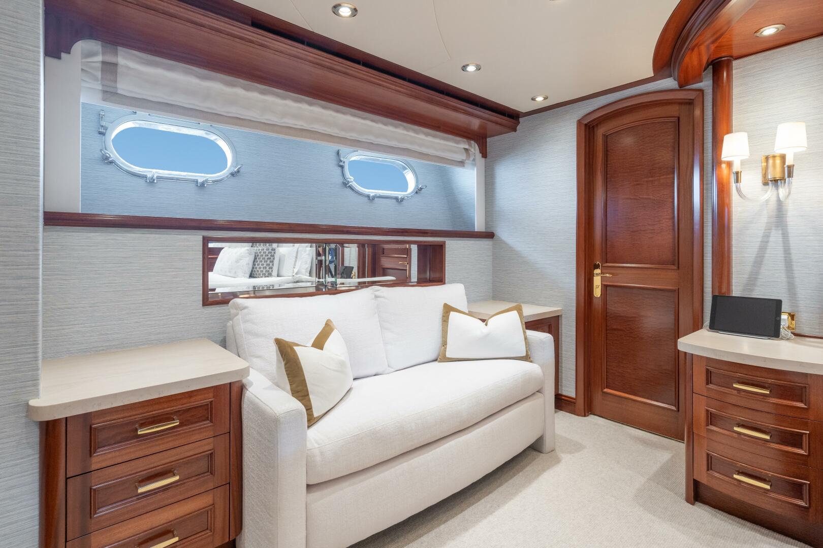 2004 Crescent Raised Pilothouse - Image 20