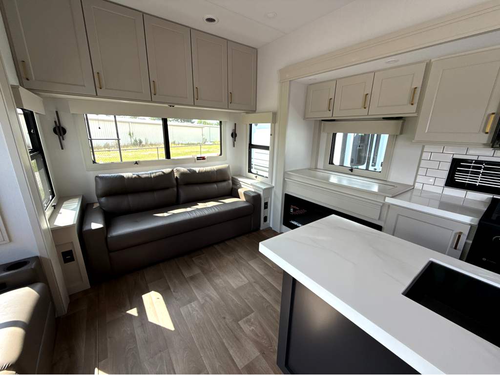 2027 GRAND DESIGN SOLITUDE 310GK - Image 14