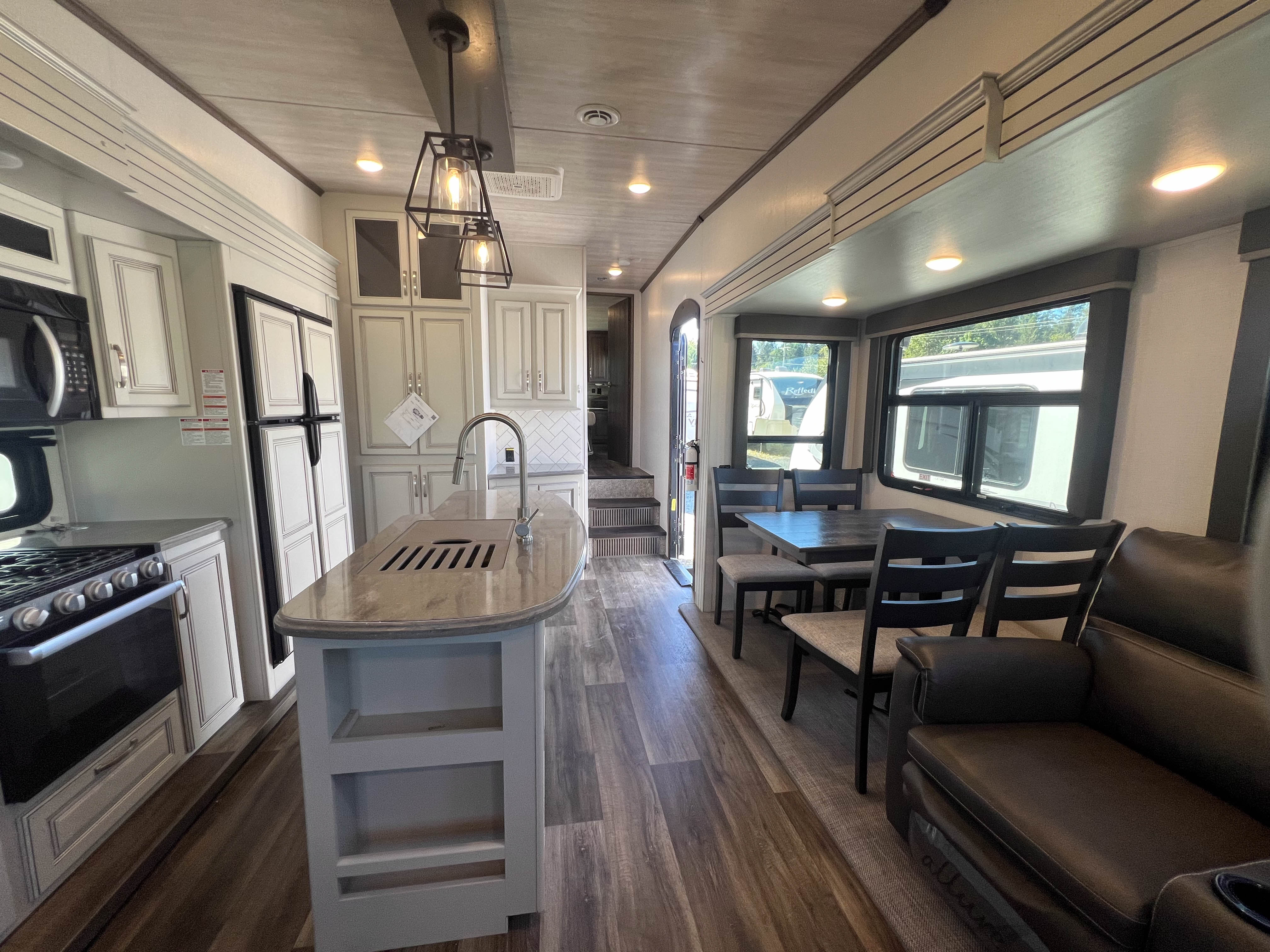 2022 Keystone Cougar East 290RLS - Image 4