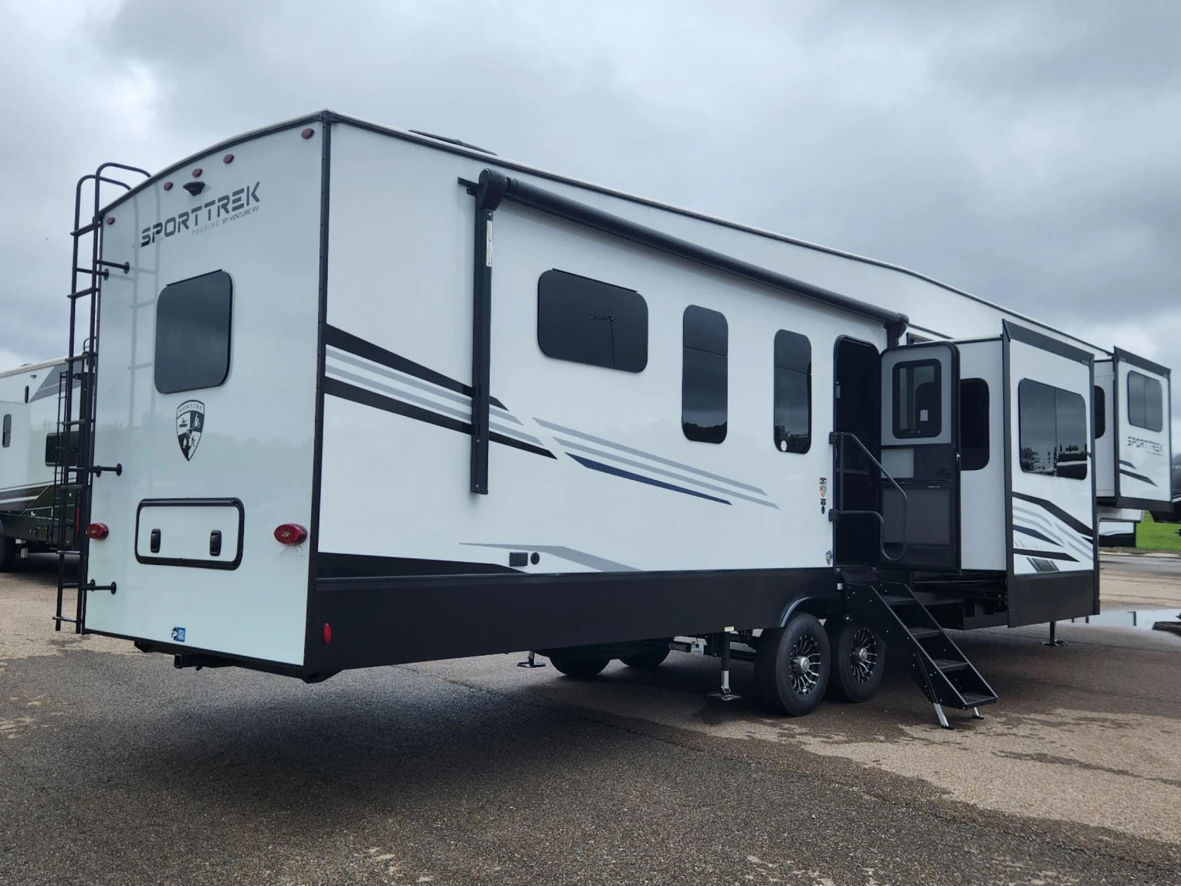 2026 VENTURE RV SPORTTREK 365VFL - Image 4