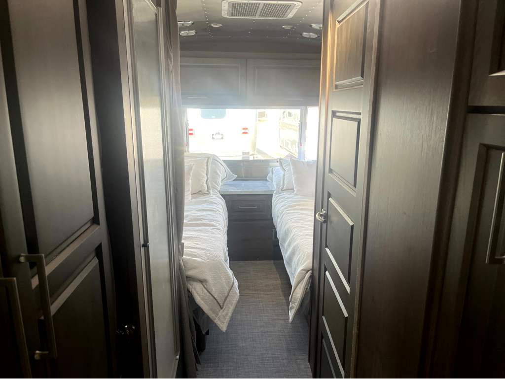 2026 AIRSTREAM CLASSIC 30RBT - Image 8