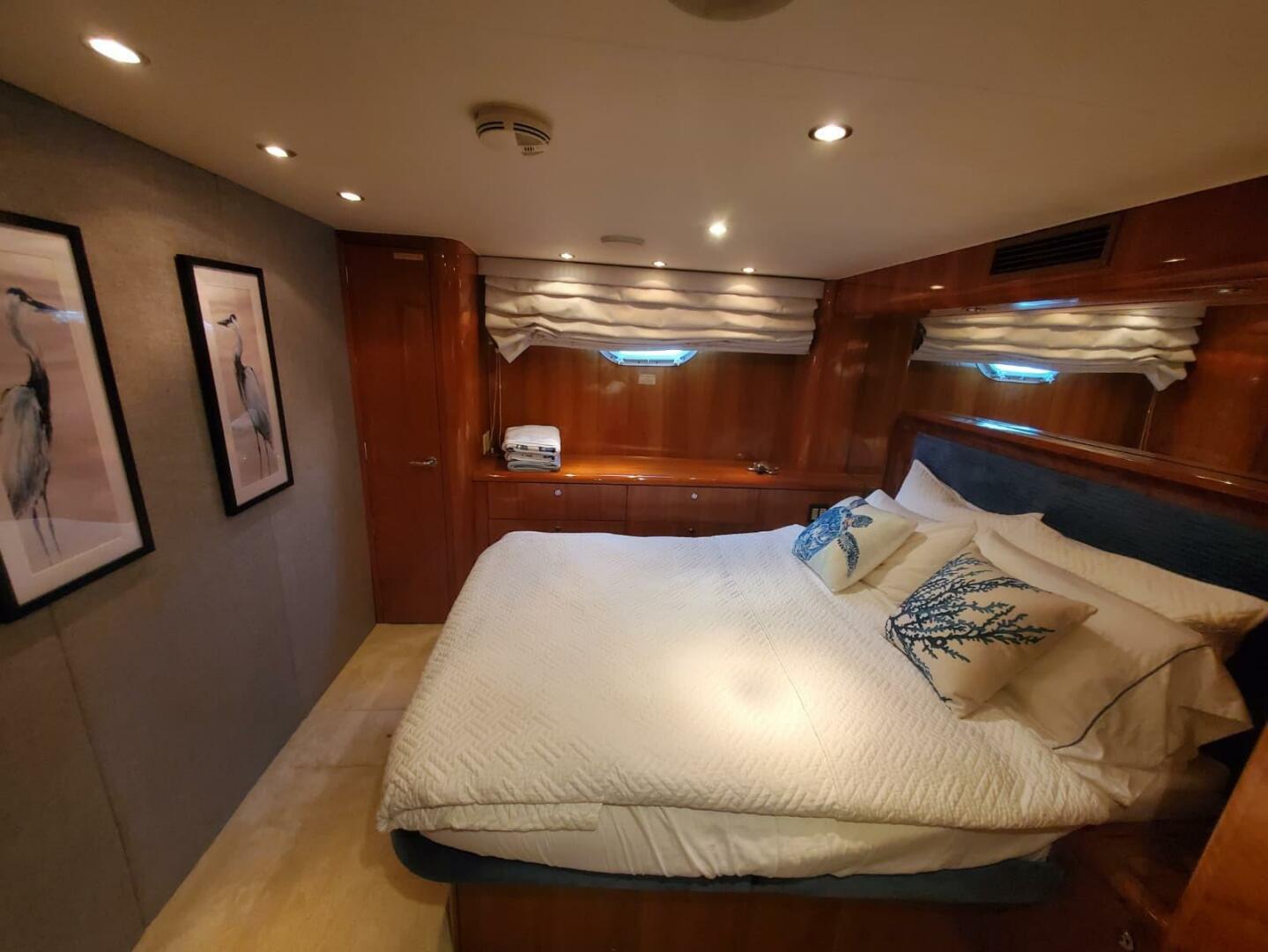 2000 Hatteras 75 Sport Deck - Image 13