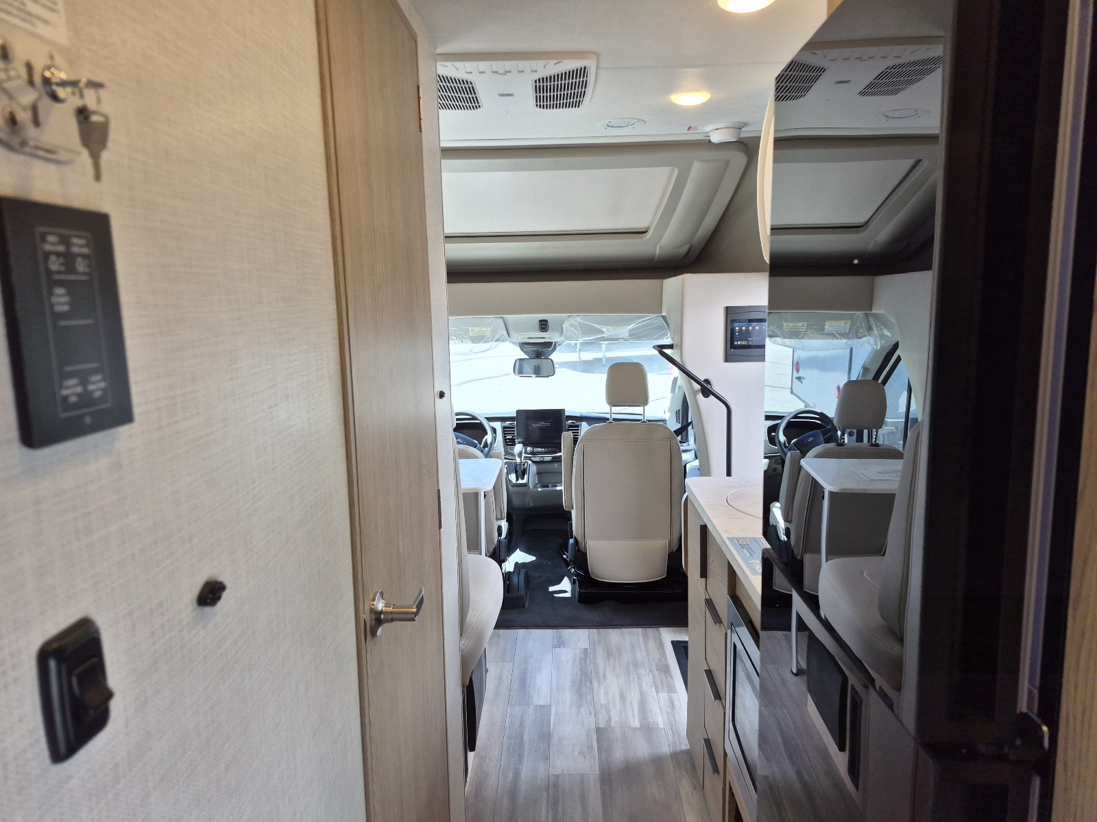 2027 Thor Motor Coach Gemini Trip 22MT - Image 19