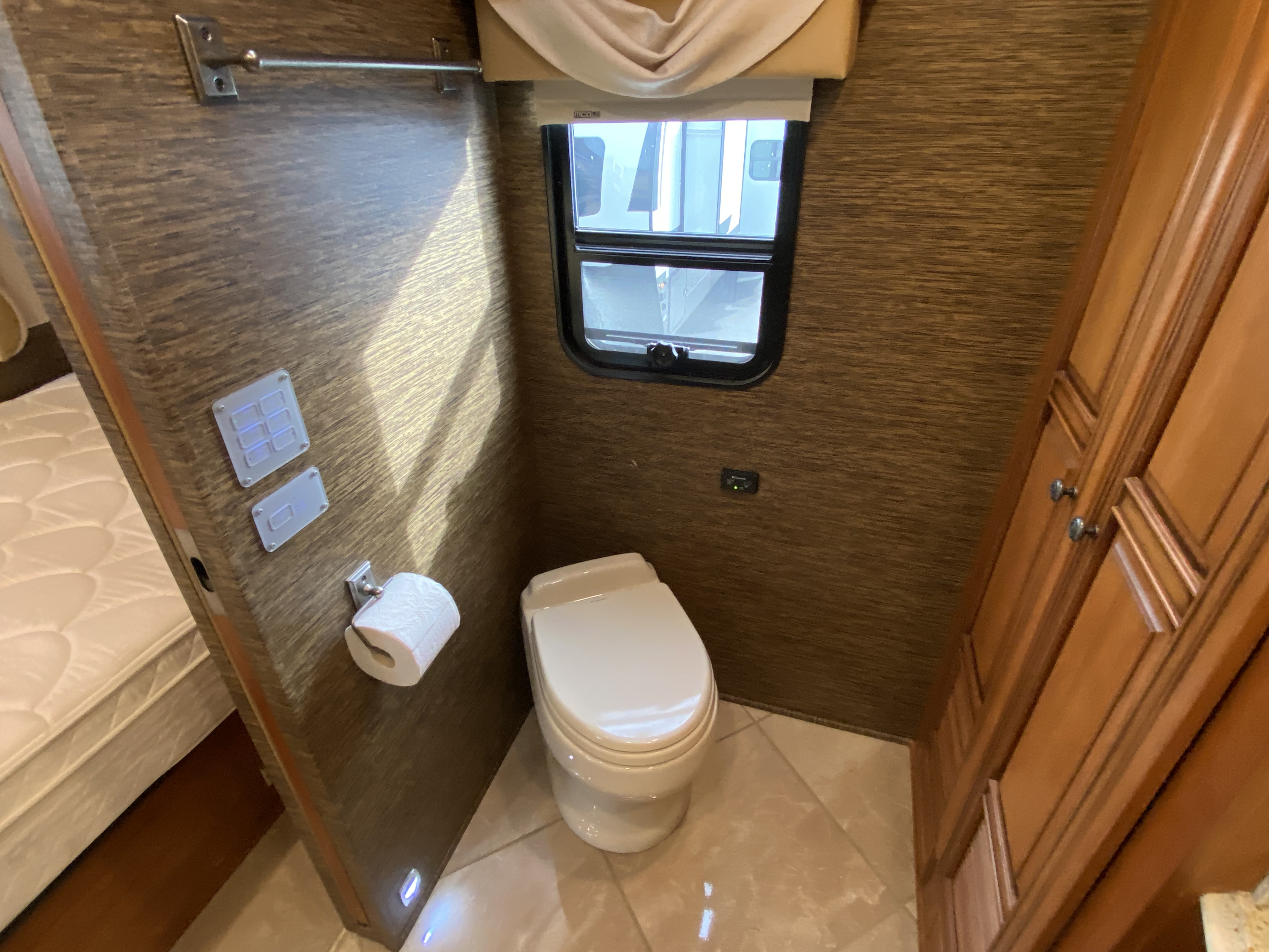 2015 NEWMAR DUTCHSTAR 3736 - Image 33