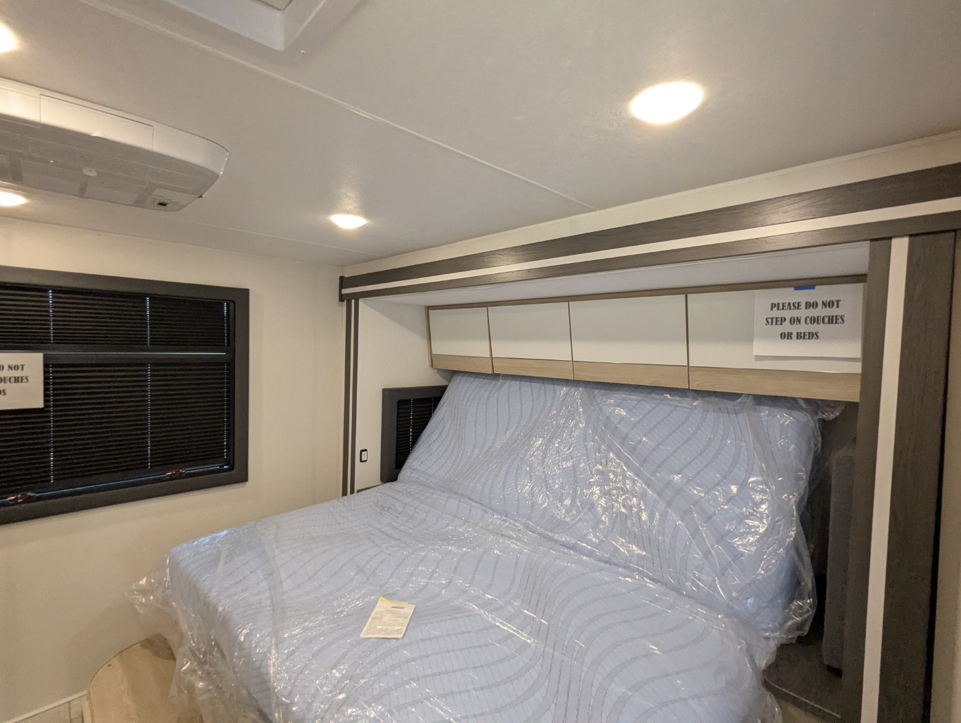 2027 Coachmen Entourage 330DS - Image 40