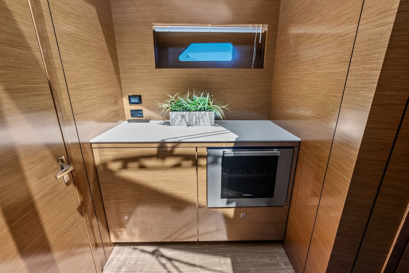 2019 Cruisers Yachts 54 Cantius - Image 43