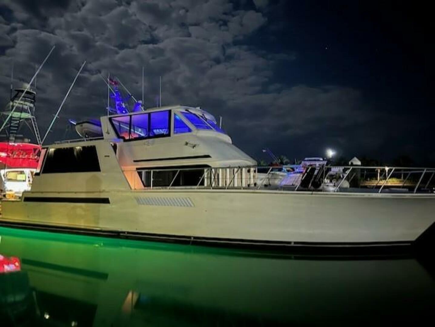 1998 Viking Motor Yacht - Image 4
