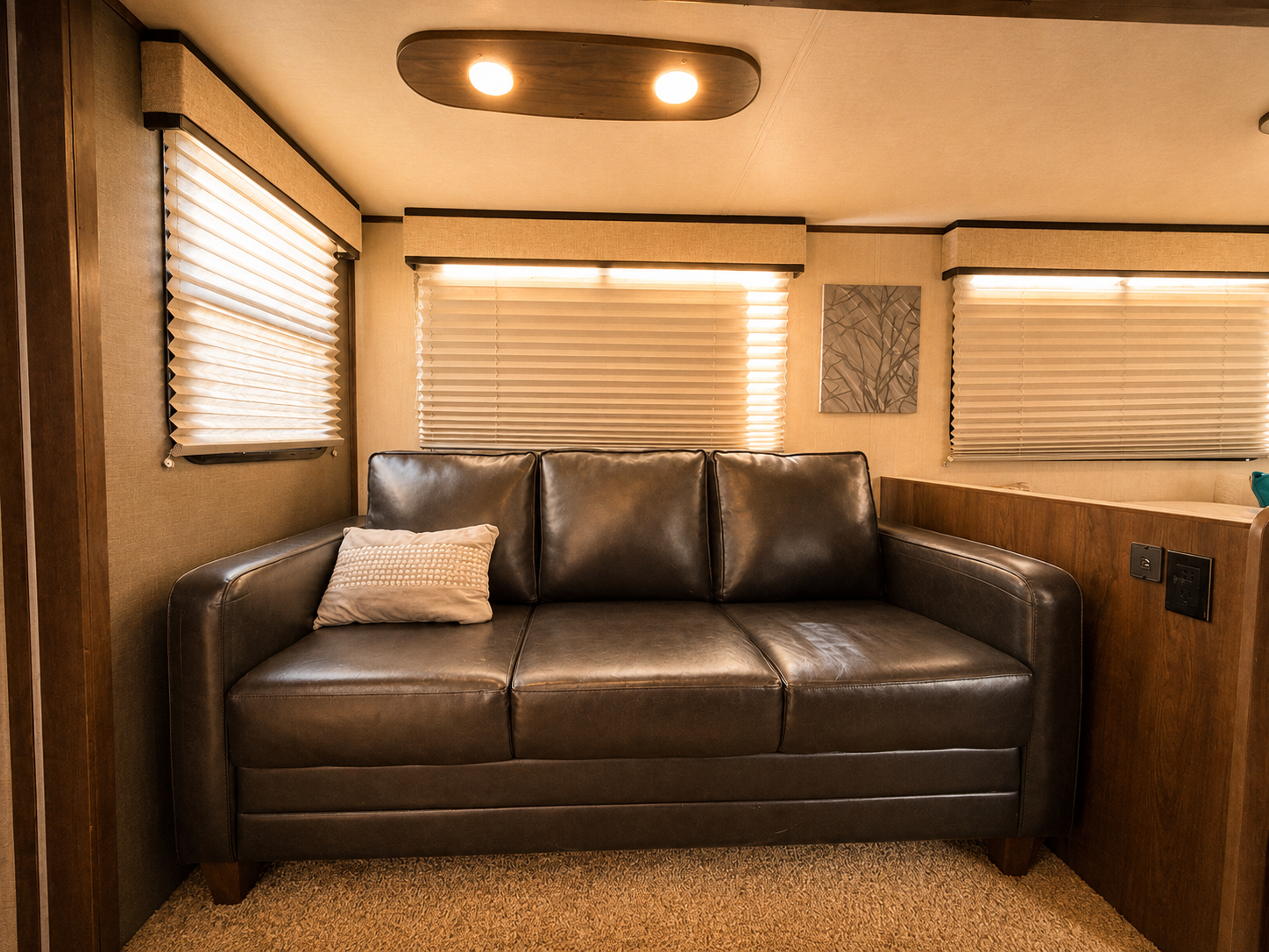 2019 Cruiser RV Radiance Ultra-Lite R-25RB - Image 10