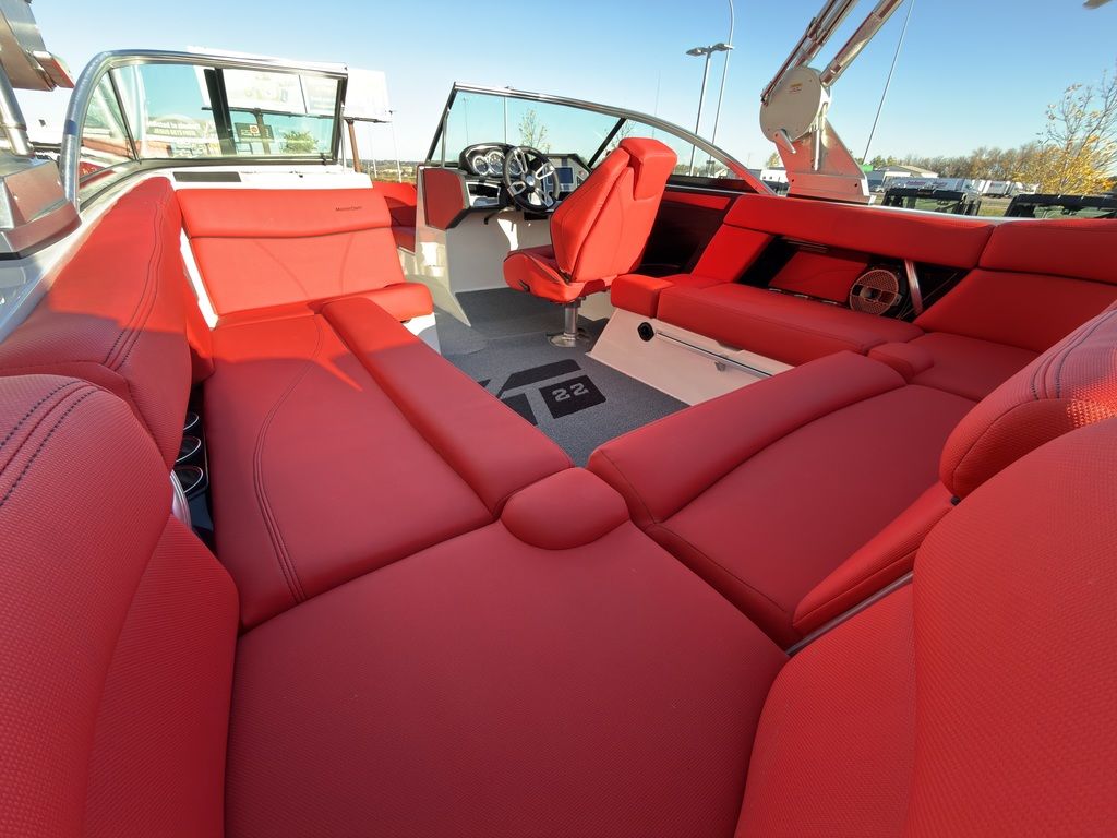 2019 MasterCraft XT22 - Image 40