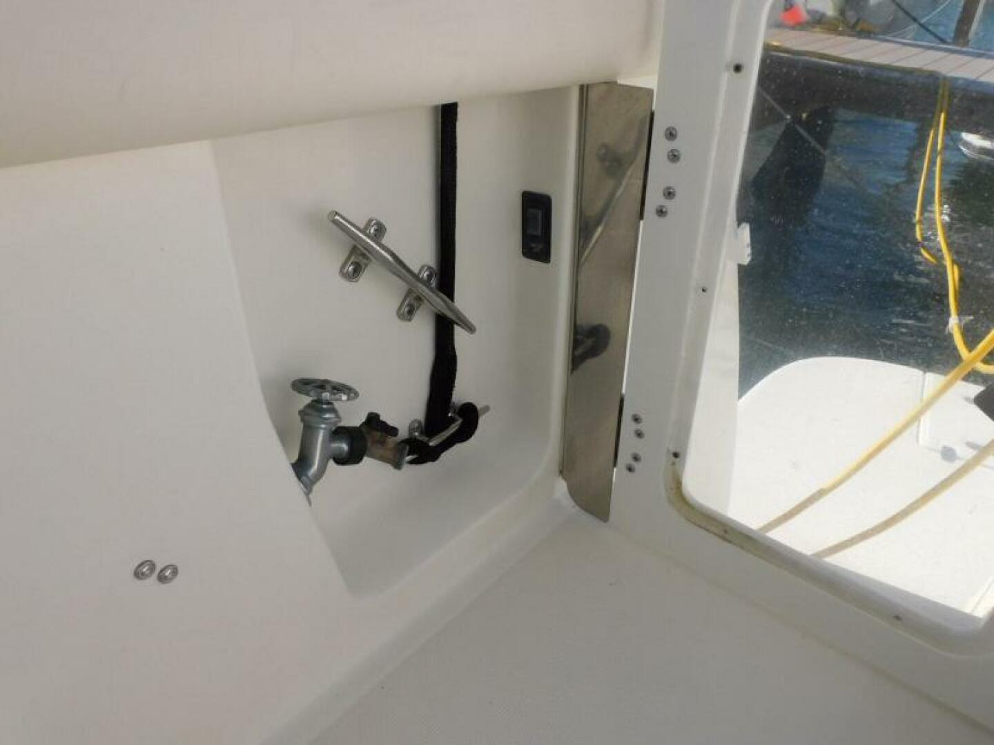 1995 Tiara Yachts 3500 Express - Image 13