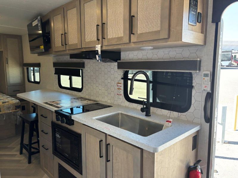 2026 Ember RV E-Series 21FBE - Image 11