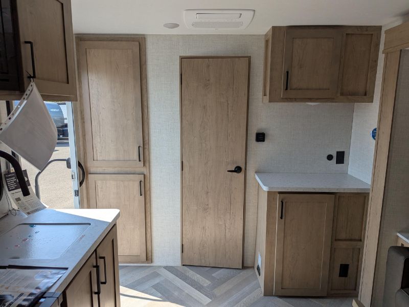 2026 Ember RV E-Series 18RBE - Image 7