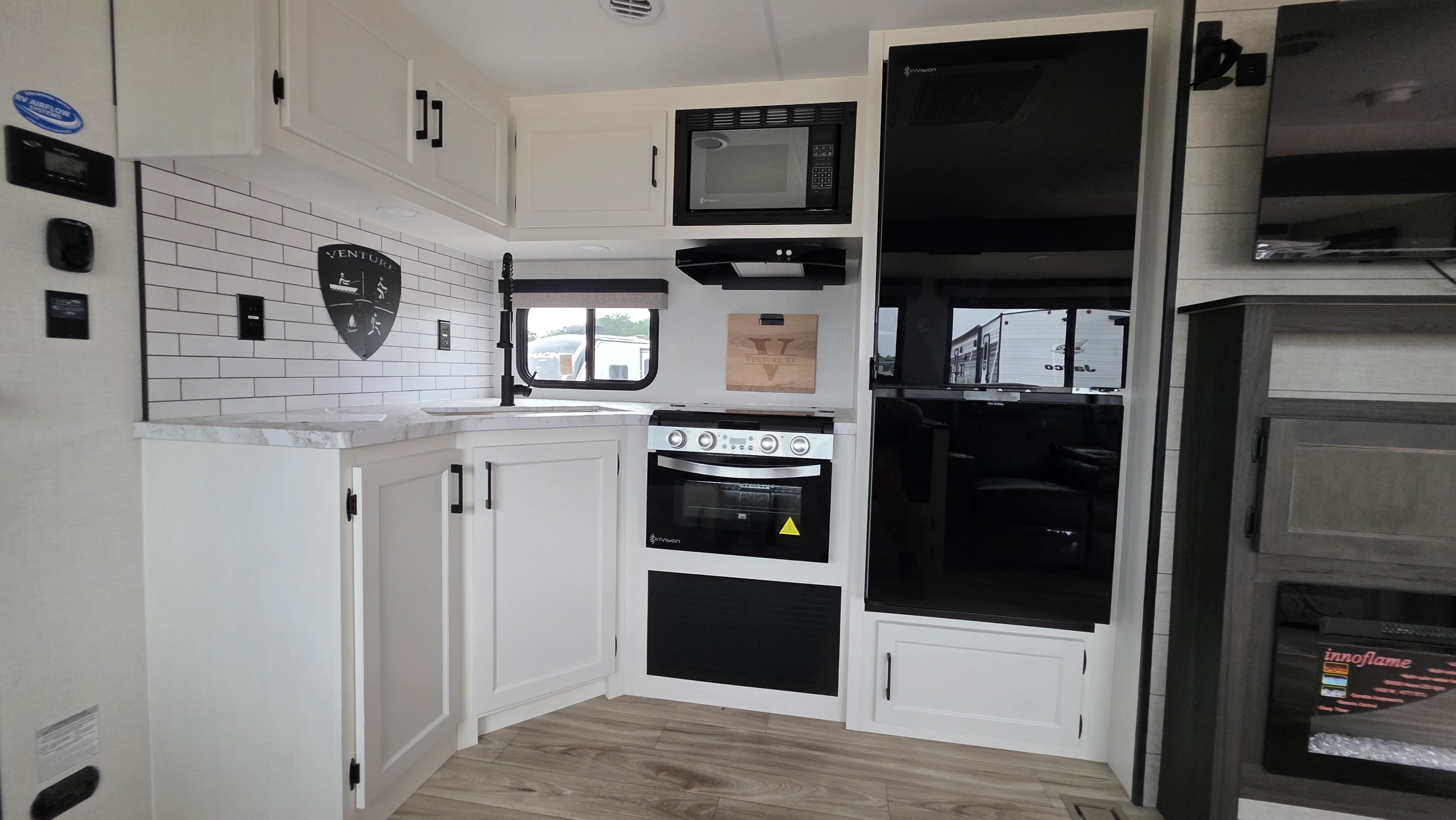 2027 VENTURE RV STRATUS 281VBH - Image 16