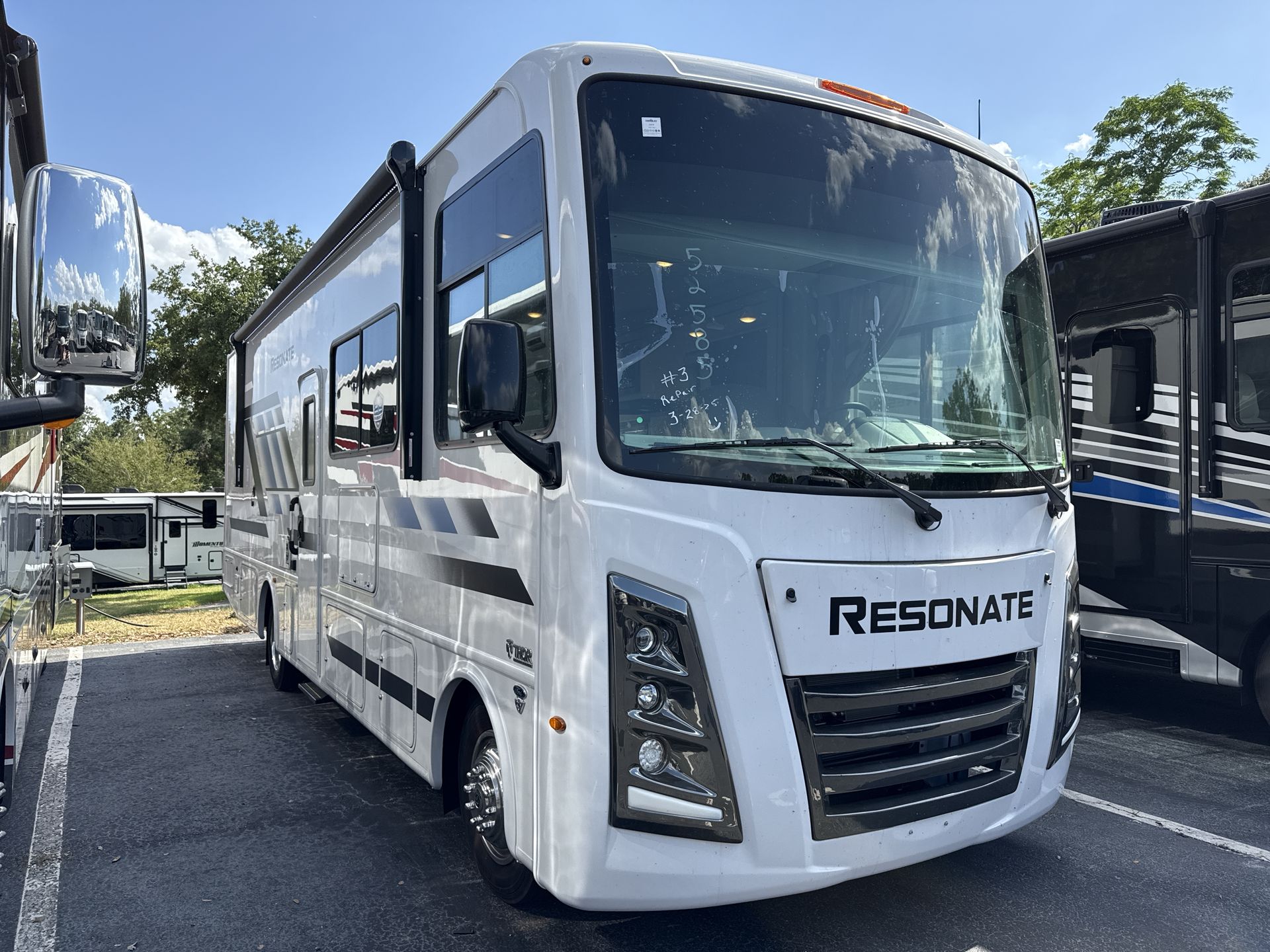 2026 Thor Motor Coach Resonate