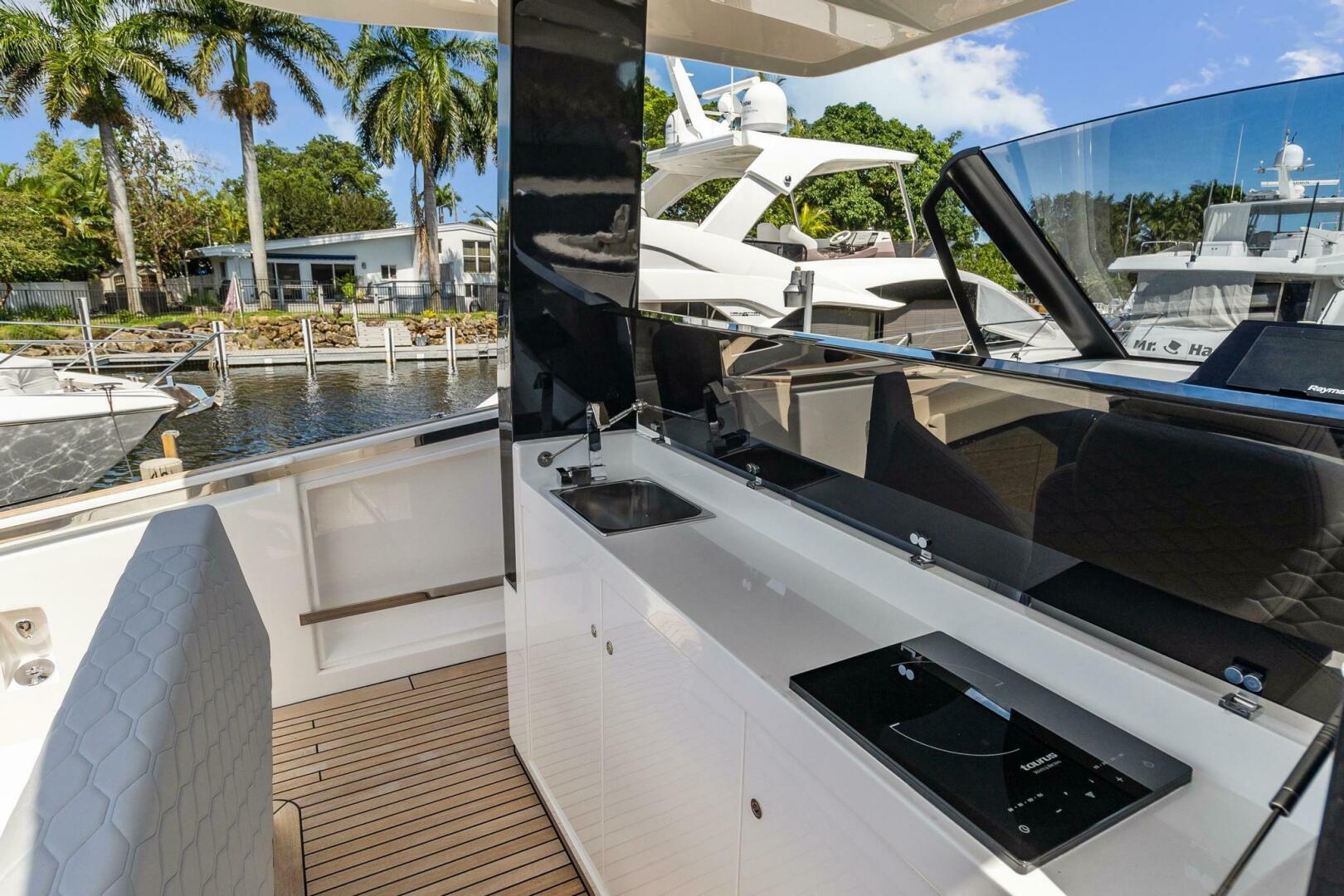 2023 Astondoa 377 Coupe Outboard - Image 16