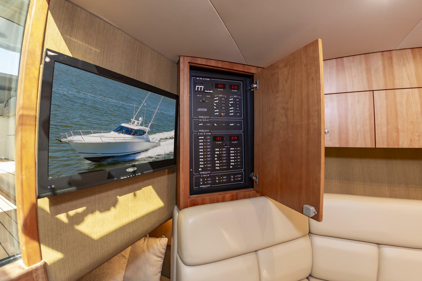 2014 Jupiter 41 Sport Bridge - Image 29