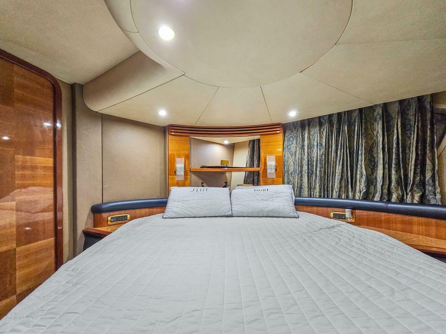 2005 Azimut 55 flybridge - Image 26