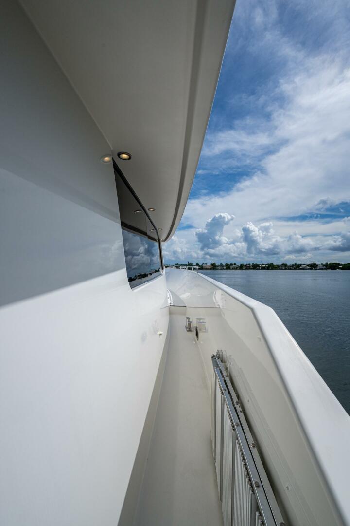2006 Westport - Image 14