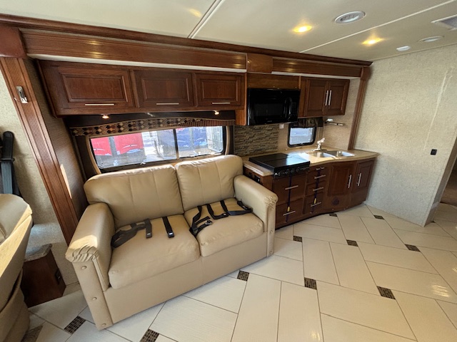 2014 Coachmen Cross Country 404RB - Image 18