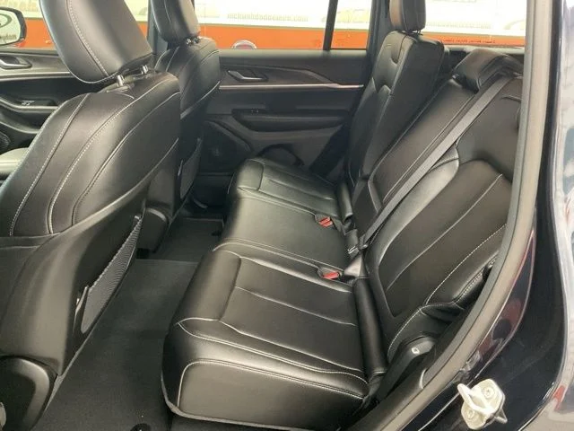2024 Jeep Grand-Cherokee-L Laredo Altitude 4x4 - Image 21