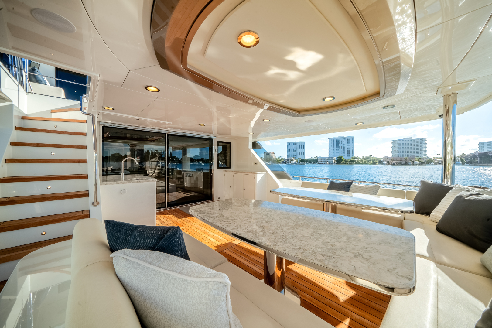 2022 Ocean Alexander 32L - Image 12