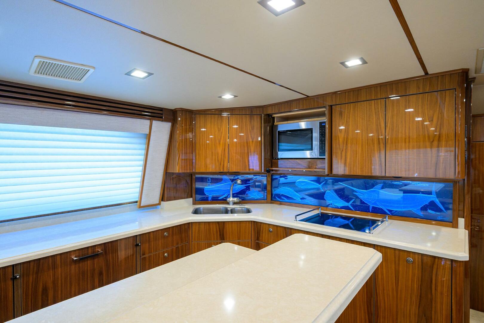 2021 Viking 72 Convertible - Image 7