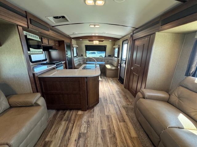 2017 Keystone Outback Diamond Super-Lite 332FK - Image 12
