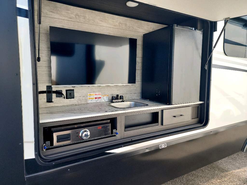 2025 VENTURE RV SPORTTREK 363VFR N/R - Image 5