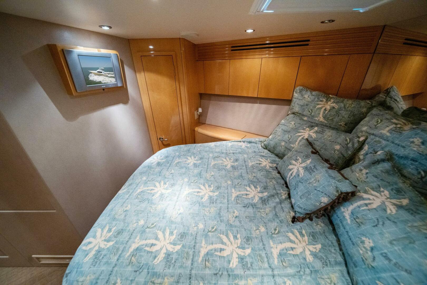 2003 Hatteras 54 Convertible - Image 28