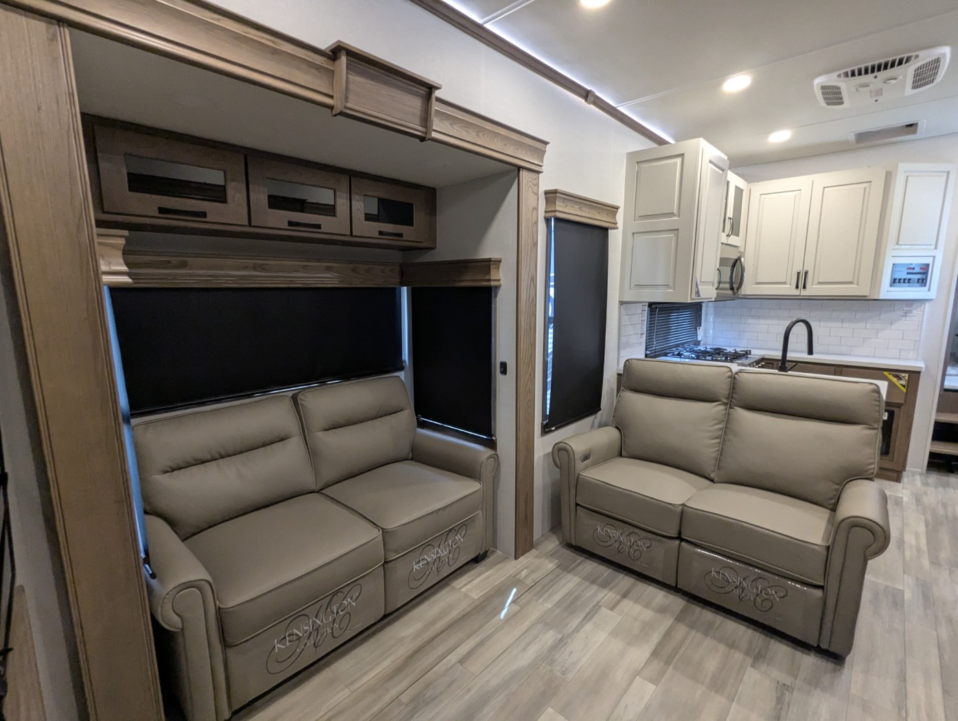 2024 Alliance RV Paradigm 395DS - Image 17