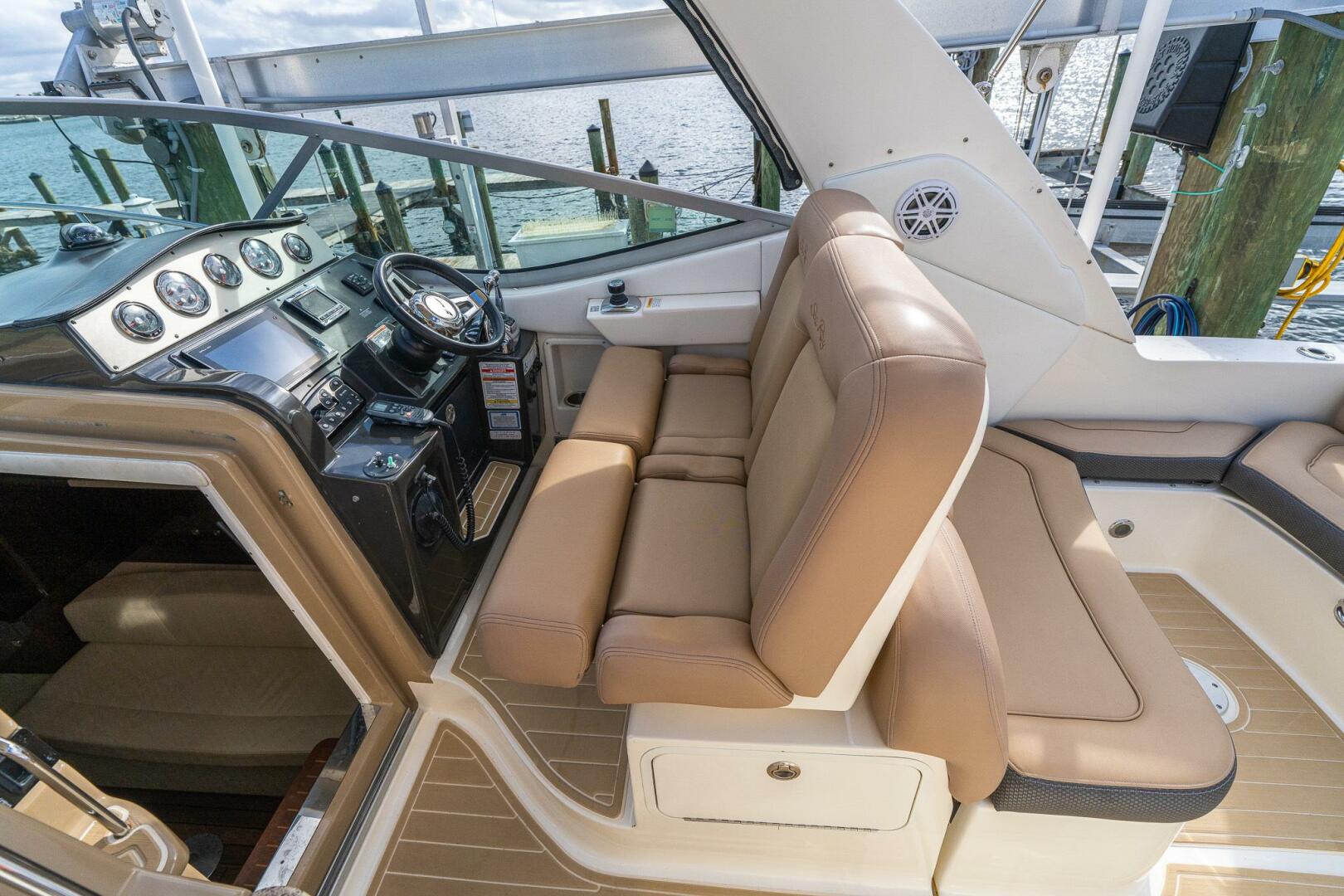 2016 Sea Ray 330 Sundancer - Image 38