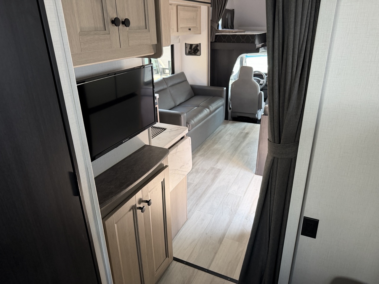 2026 Forest River Sunseeker LE 3250DSLEX - Image 20