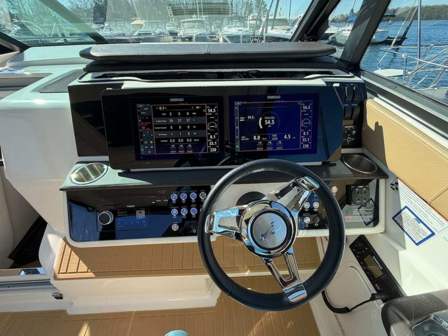 2023 Sea Ray 320 Outboard - Image 29