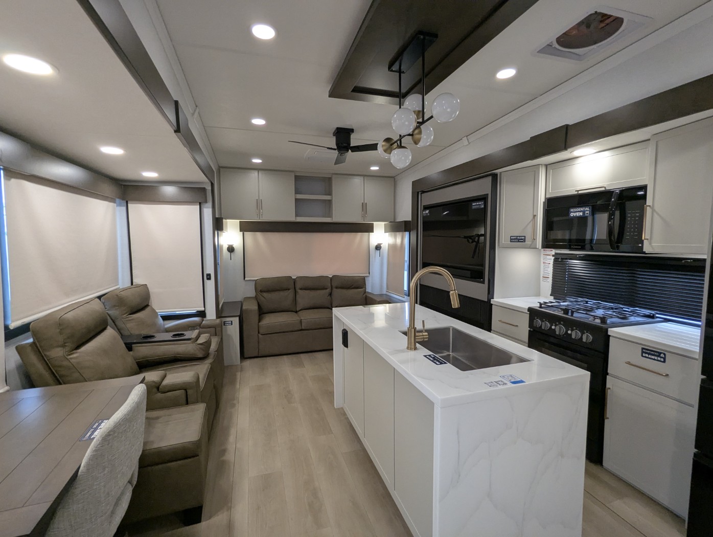 2027 Alliance RV Paradigm 310RL - Image 32