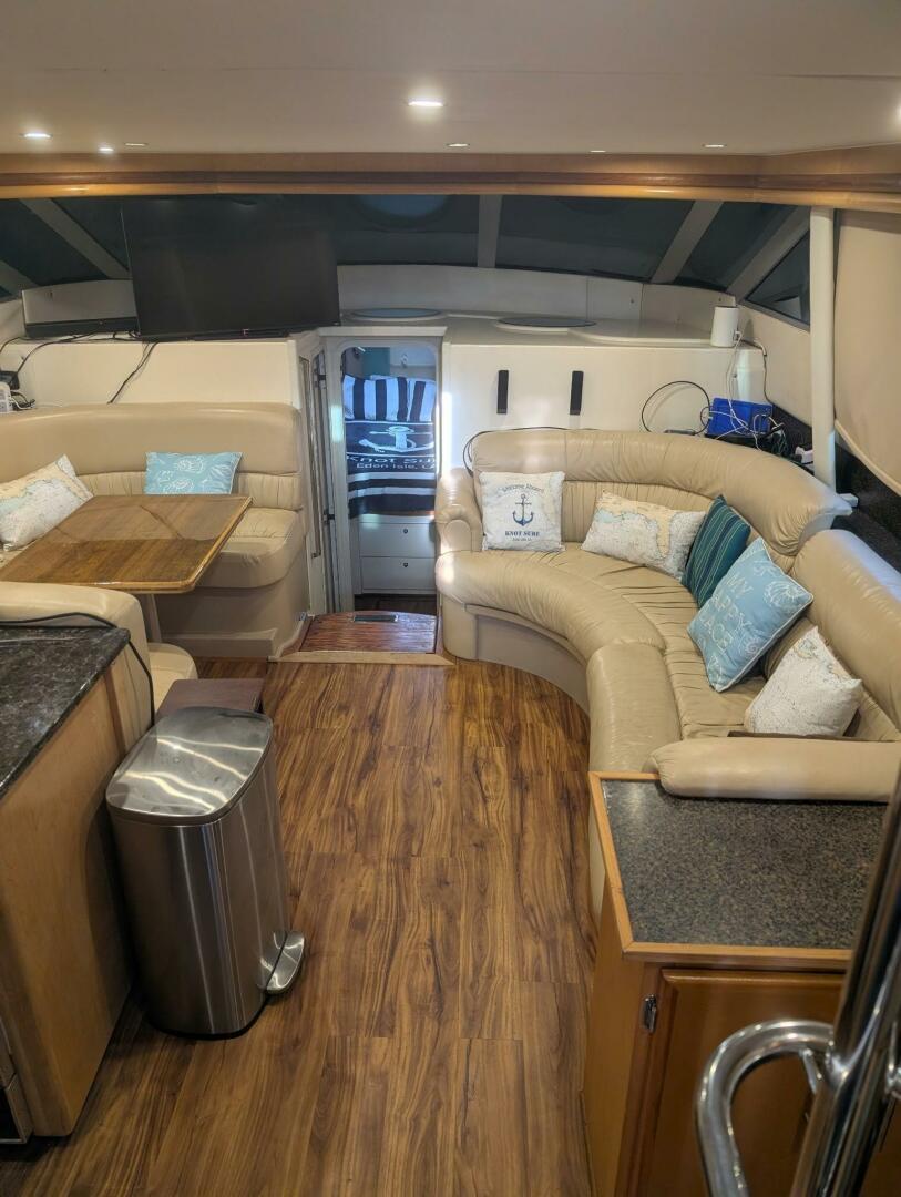 1996 Carver 455 Aft Cabin - Image 8